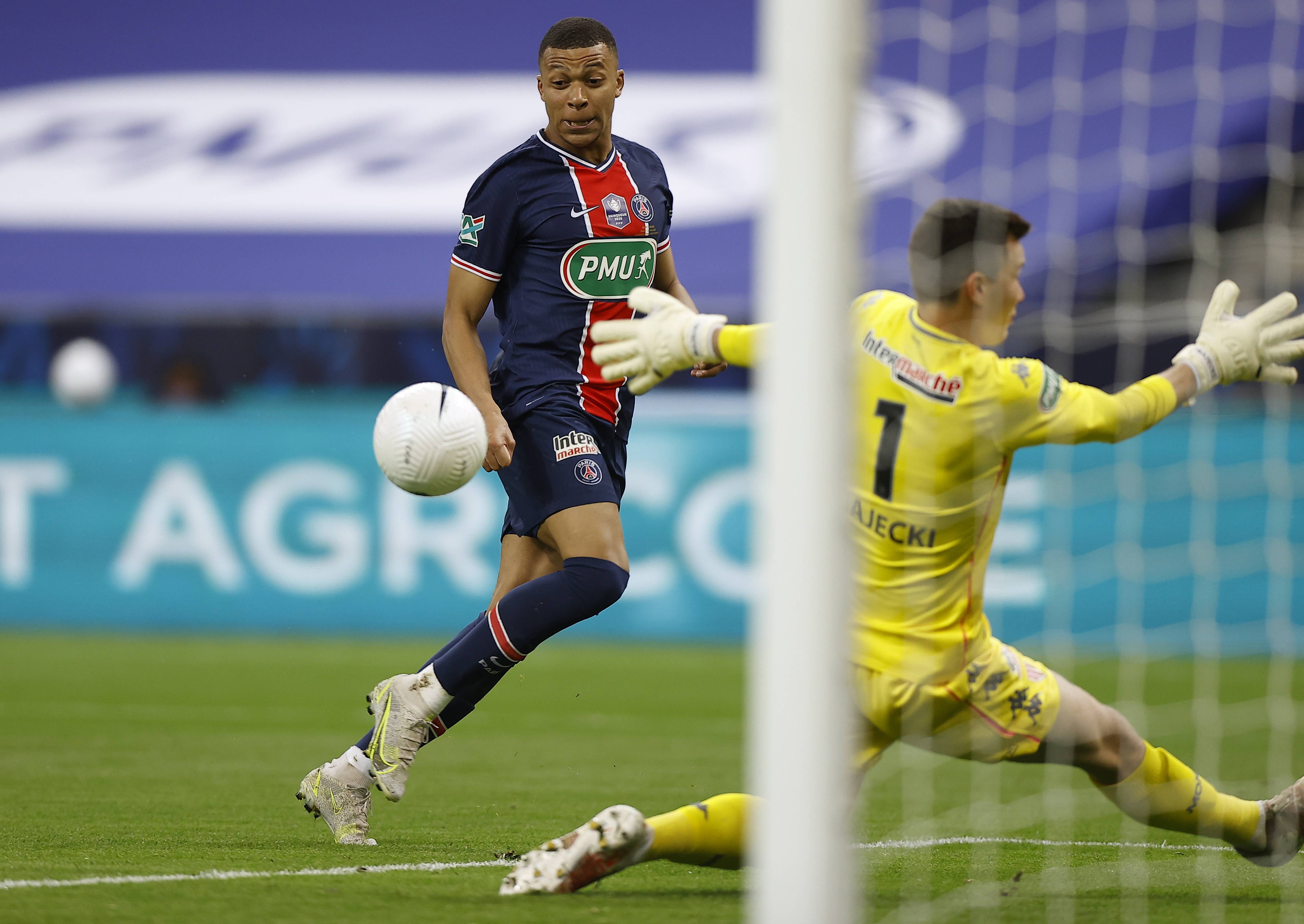 赛前法国杯传出新动向；克里夫兰骑士外线爆发；管理层表态：态度坚定；球队文化再被提及的简单介绍